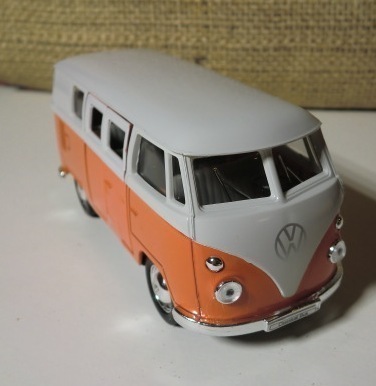 VW bus modelbil i orange/hvid til kun 69 kr.