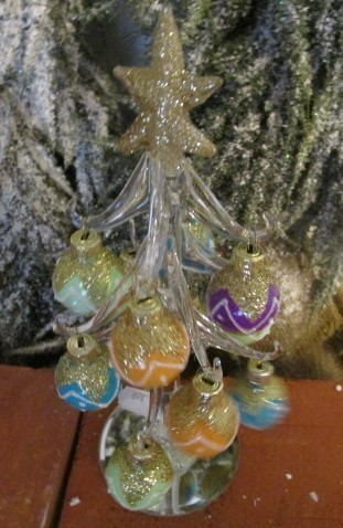 Juletræ i glas, med flotte kugler
