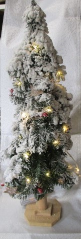 Juletræ med lys, sne og bær