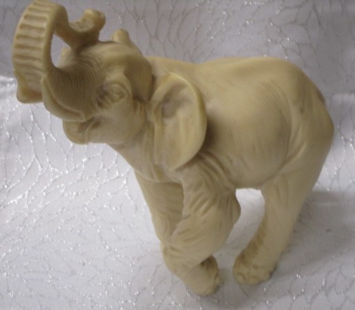 Gammel Elefant, lavet af alabast