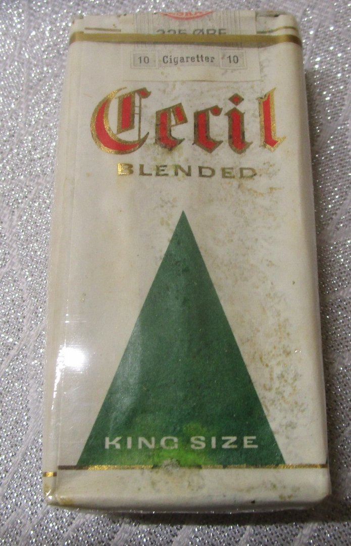 Gammel uåbnet pakke Cecil cigaretter