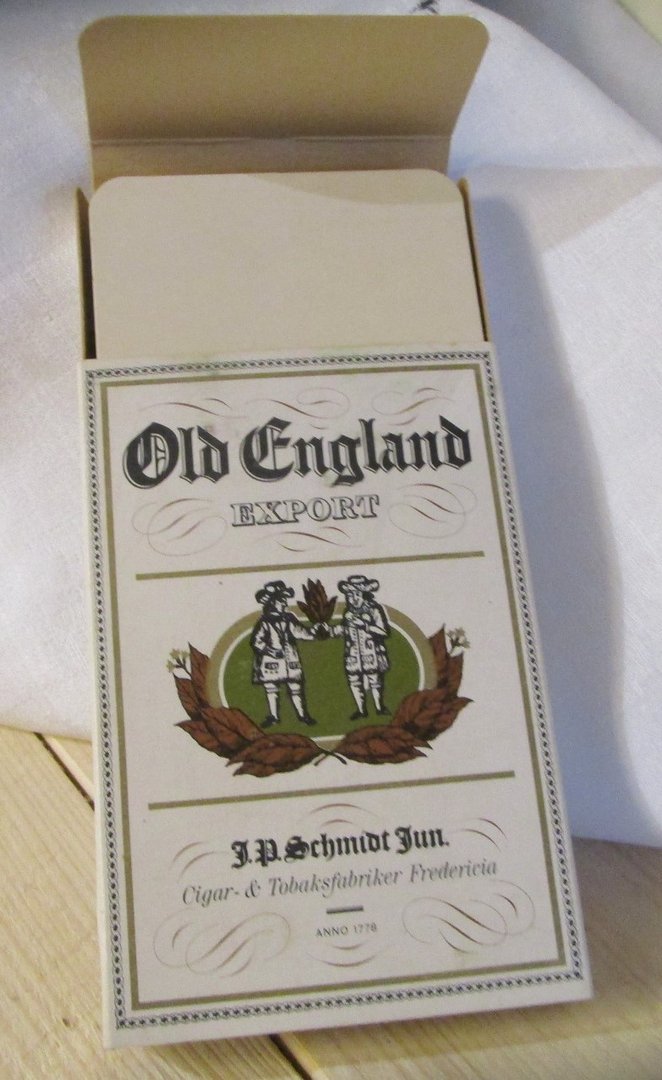 Gammel pakke Old England cigarer