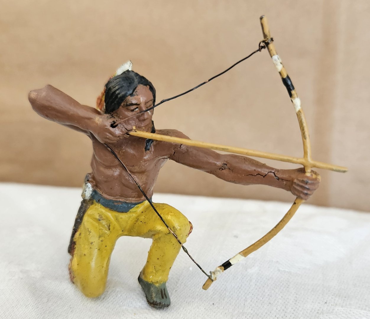 Gammel elastolin eller lineol figur, indianer