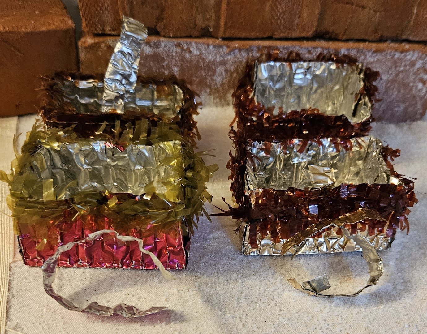 Gammelt julepynt, 4 gamle kurve i metalpapir